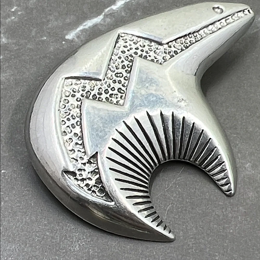 Vintage 1989 Navajo Pewter Spirit Bear Pin Pendant - Picture 3 of 7